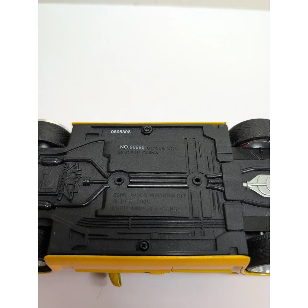 2006 Dodge Magnum R/T Yellow Black Stripes by Jada Big Time Muscle Diecast 1:24